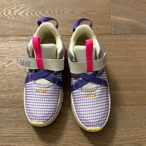 Girls Lebron James bball shoes size 13.5. Never worn.